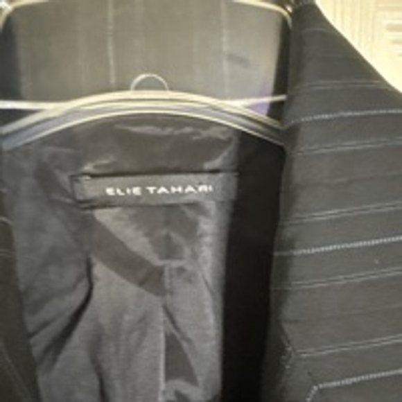 Women's Elie Tahari Blazer Size Unspecified Black Pinstripe(420T) - Picture 3 of 10